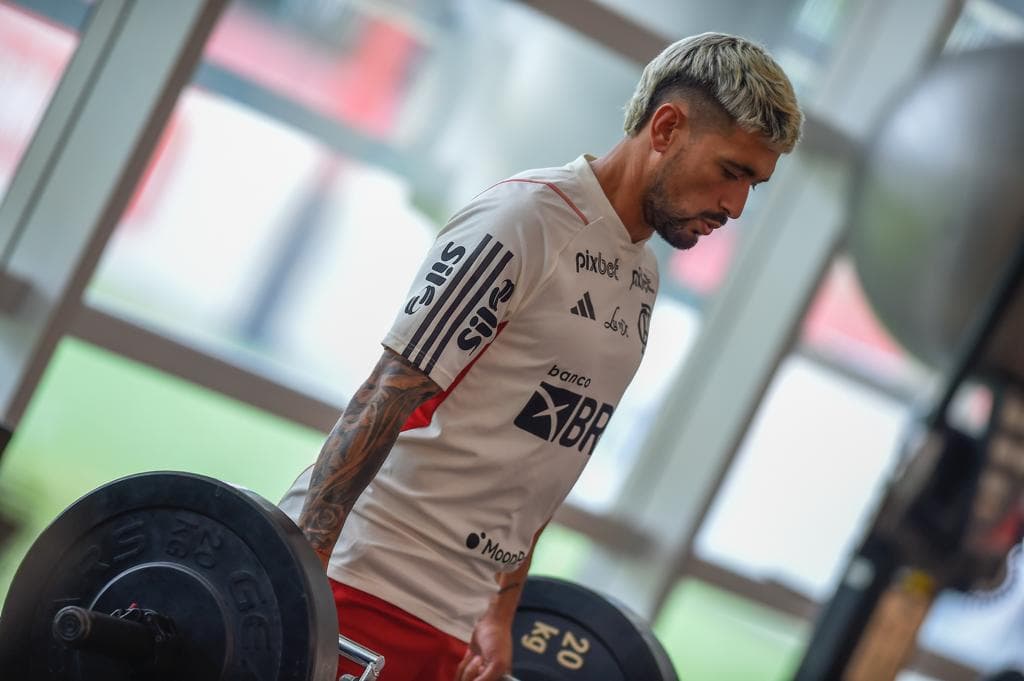 Arrascaeta dispensa folga e continua tratamento intensivo para ficar à disposição do Flamengo na Copa do Brasil