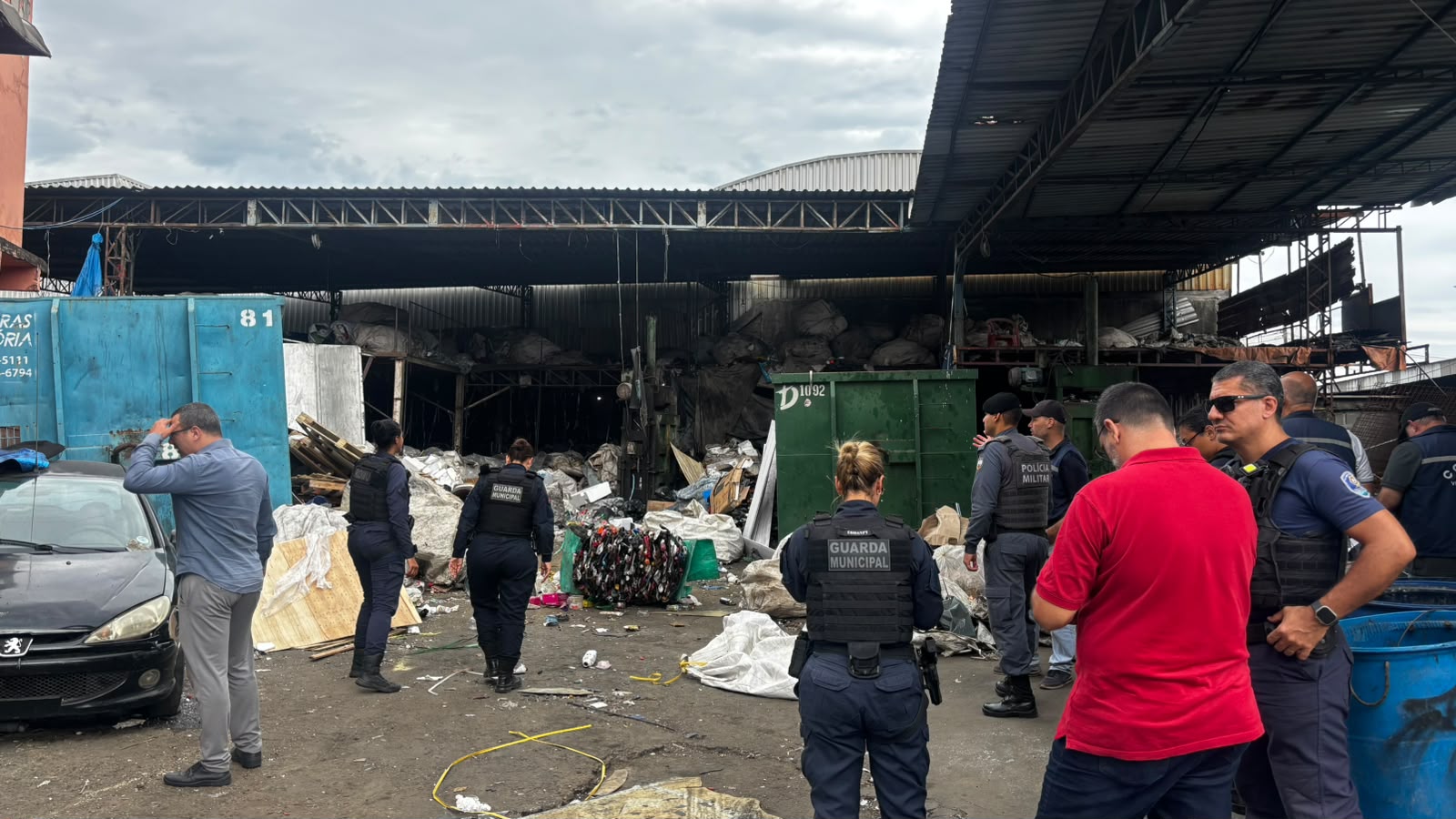 Prefeitura de Vila Velha interdita sucatão em Jardim Marilândia