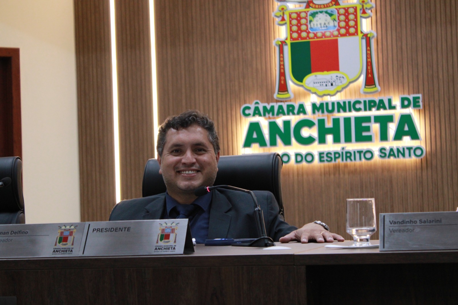 Vereador Renan Delfino requer verbalmente informações sobre execução de emendas destinadas à pesca e à cobertura do Mercado do Peixe
