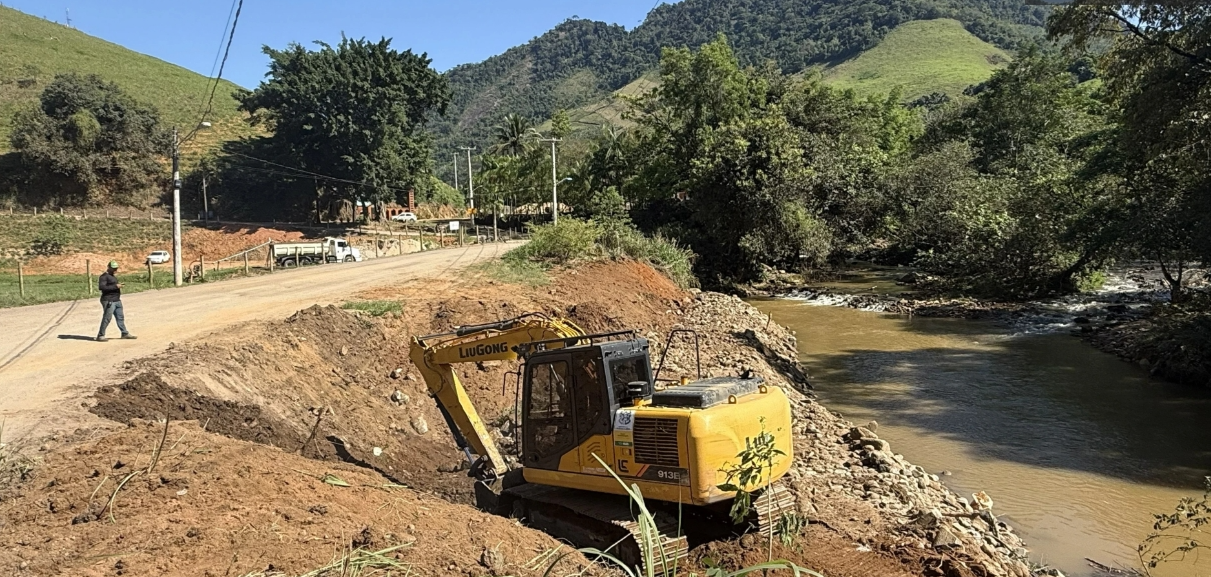 Estrada do Gavião recebe obras de alargamento para segunda etapa da pavimentação